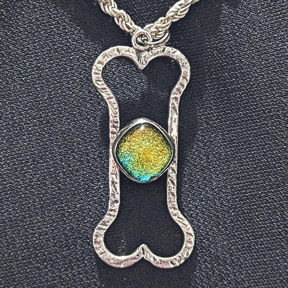 Cast DOG BONE Signed Rainbow Dichroic RULA GLASS 925 Sterling Silver Pendant - Picture 3 of 4